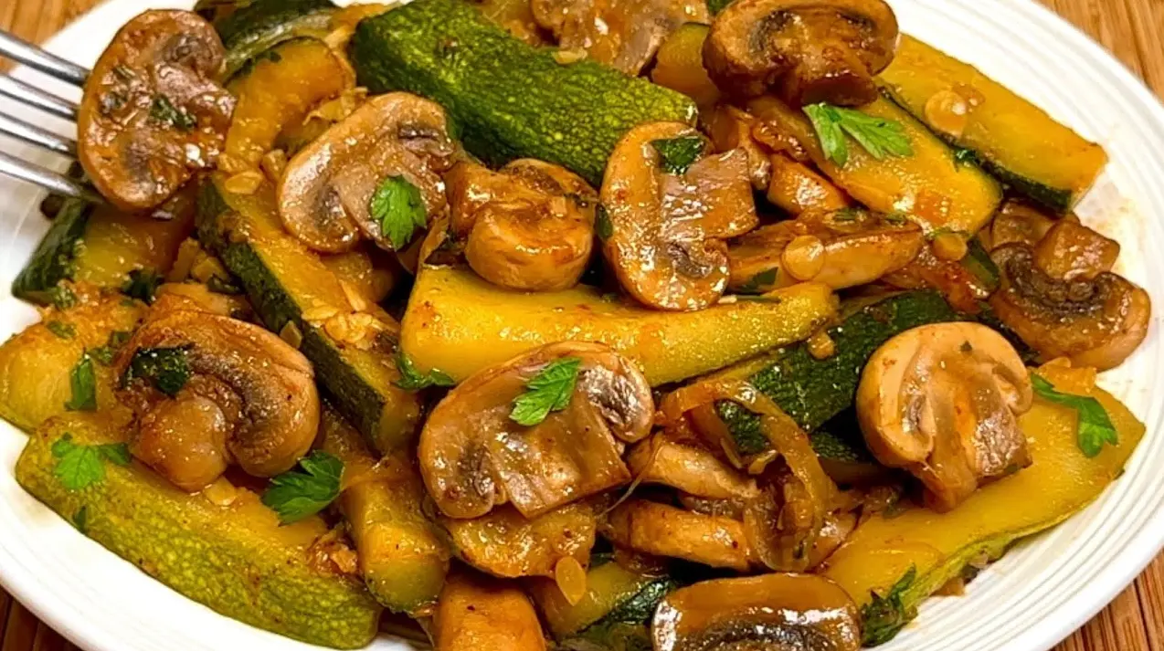 Irresistible Zucchini and Mushroom Delight: A Quick and Flavorful Meat ...